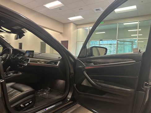 Used 2018 BMW M550i xDrive image 29