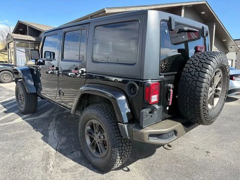Used 2017 Jeep Wrangler Unlimited Sahara AWD/4WD image 3