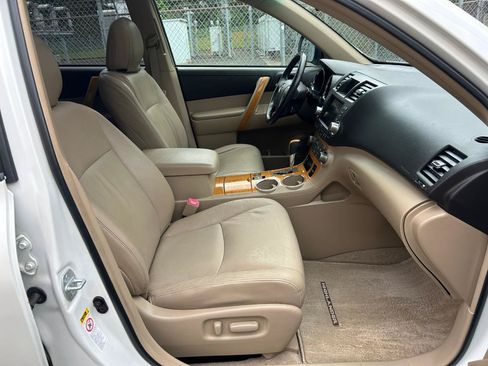 Used 2010 Toyota Highlander Limited AWD/4WD image 21