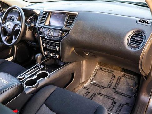 Used 2018 Nissan Pathfinder S image 26