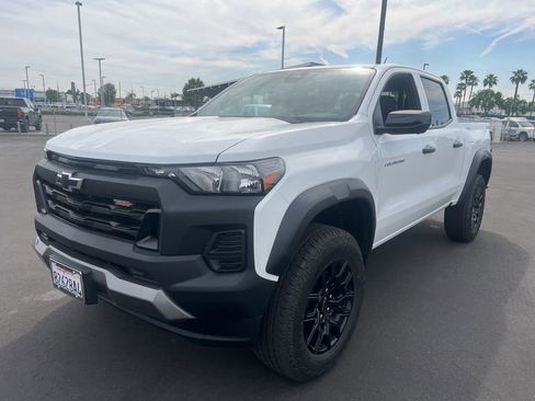 Certified 2024 Chevrolet Colorado Trail Boss w/ Technology Package image 3