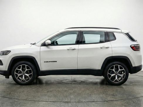 Used 2025 Jeep Compass Limited AWD/4WD image 4
