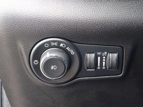 Used 2022 Jeep Compass Latitude w/ Sun and Sound Group image 16