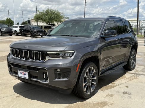 Used 2023 Jeep Grand Cherokee Overland RWD image 9