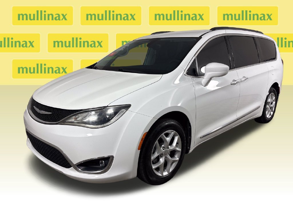 Used 2017 Chrysler Pacifica Touring-L w/ Tire & Wheel Group FWD image 14