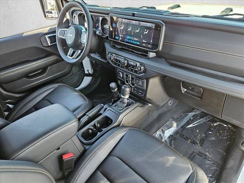 Used 2024 Jeep Wrangler Unlimited Sahara w/ Technology Group AWD/4WD image 26