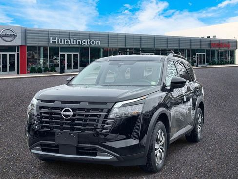 New 2026 Nissan Pathfinder SL image 1