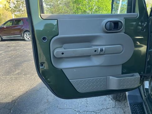 Used 2009 Jeep Wrangler Unlimited Sahara w/ Dual Top Group AWD/4WD image 11