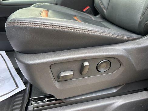 Used 2025 GMC Sierra 2500 AT4 image 24