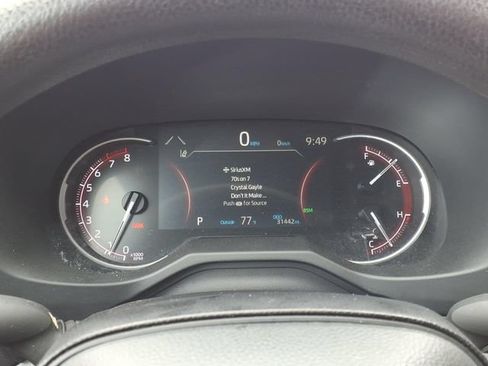 Used 2025 Toyota RAV4 XLE AWD/4WD image 8