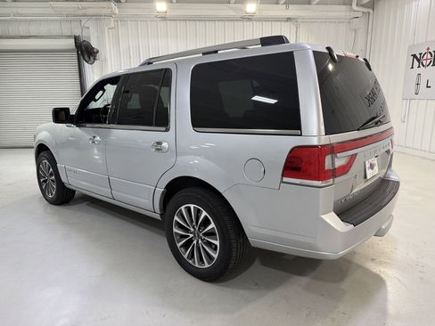 Used 2015 Lincoln Navigator 2WD image 3
