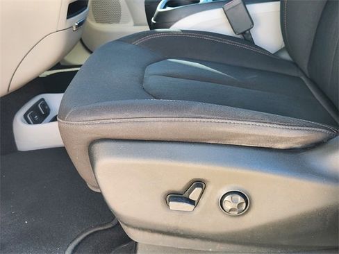 Certified 2018 Chrysler Pacifica Touring Plus w/ Tire & Wheel Group image 22