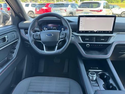 Used 2025 Ford Explorer ST-Line AWD/4WD image 16