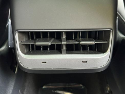 Used 2022 Tesla Model Y Performance image 34