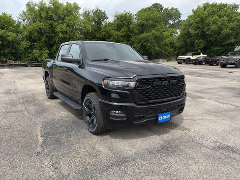 New 2026 RAM 1500 Express AWD/4WD image 3