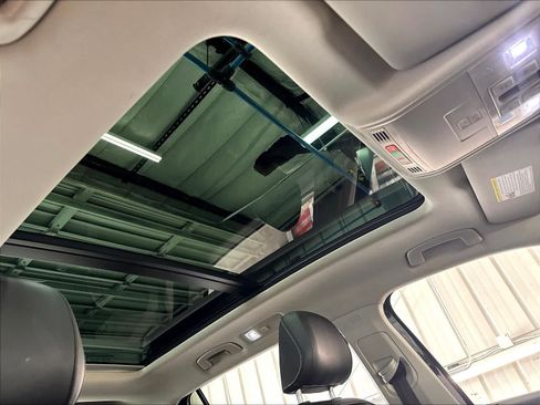 Used 2021 Volkswagen Tiguan SE w/ Panoramic Sunroof Package FWD image 30