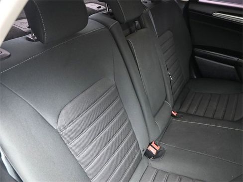 Used 2019 Ford Fusion SE image 32