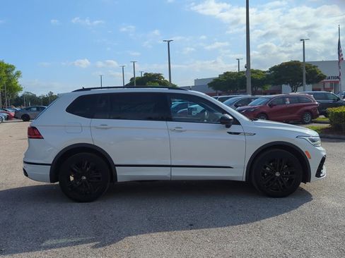 Used 2022 Volkswagen Tiguan SE R-Line FWD image 4