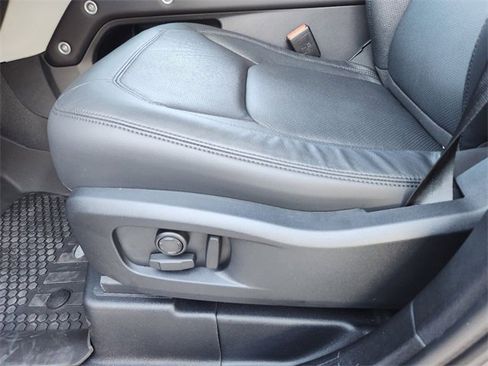 New 2024 Land Rover Defender 110 S image 23