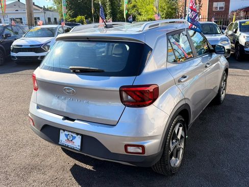 Used 2025 Hyundai Venue SEL FWD image 7