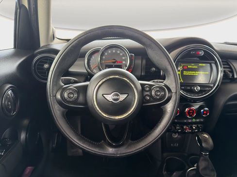 Used 2017 MINI Cooper 4-Door Hardtop w/ Premium Package FWD image 9