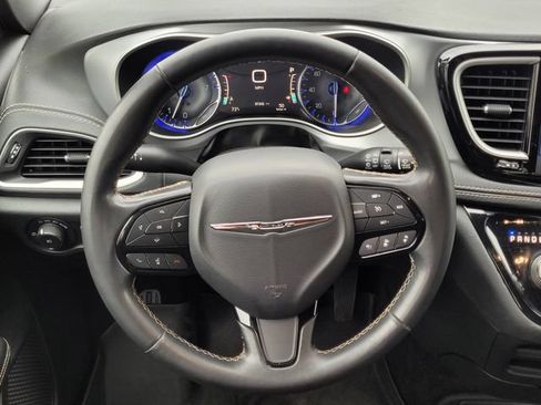 Used 2021 Chrysler Pacifica Touring w/ S Appearance Package FWD image 12