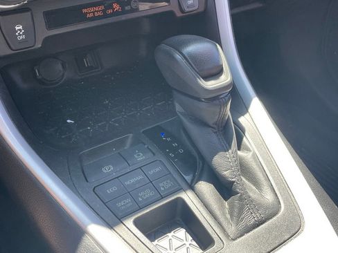 Used 2021 Toyota RAV4 LE image 7