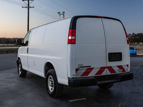 Used 2021 Chevrolet Express 3500 w/ Driver Convenience Package image 3