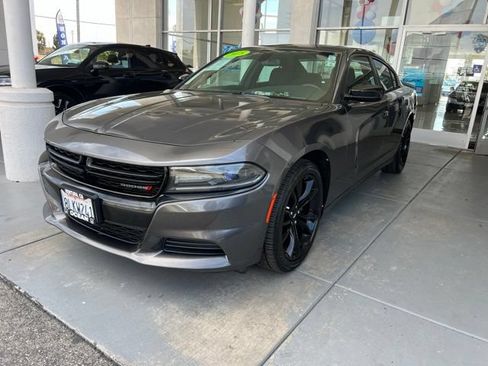 Used 2018 Dodge Charger SXT w/ Blacktop Package RWD image 1