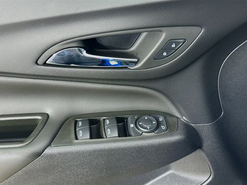 Used 2024 Chevrolet Equinox LT image 18