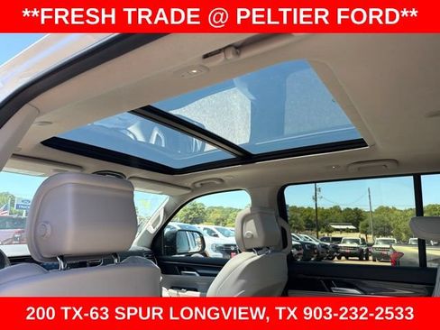 Used 2024 Jeep Wagoneer L 4WD w/ Premium Group I image 17