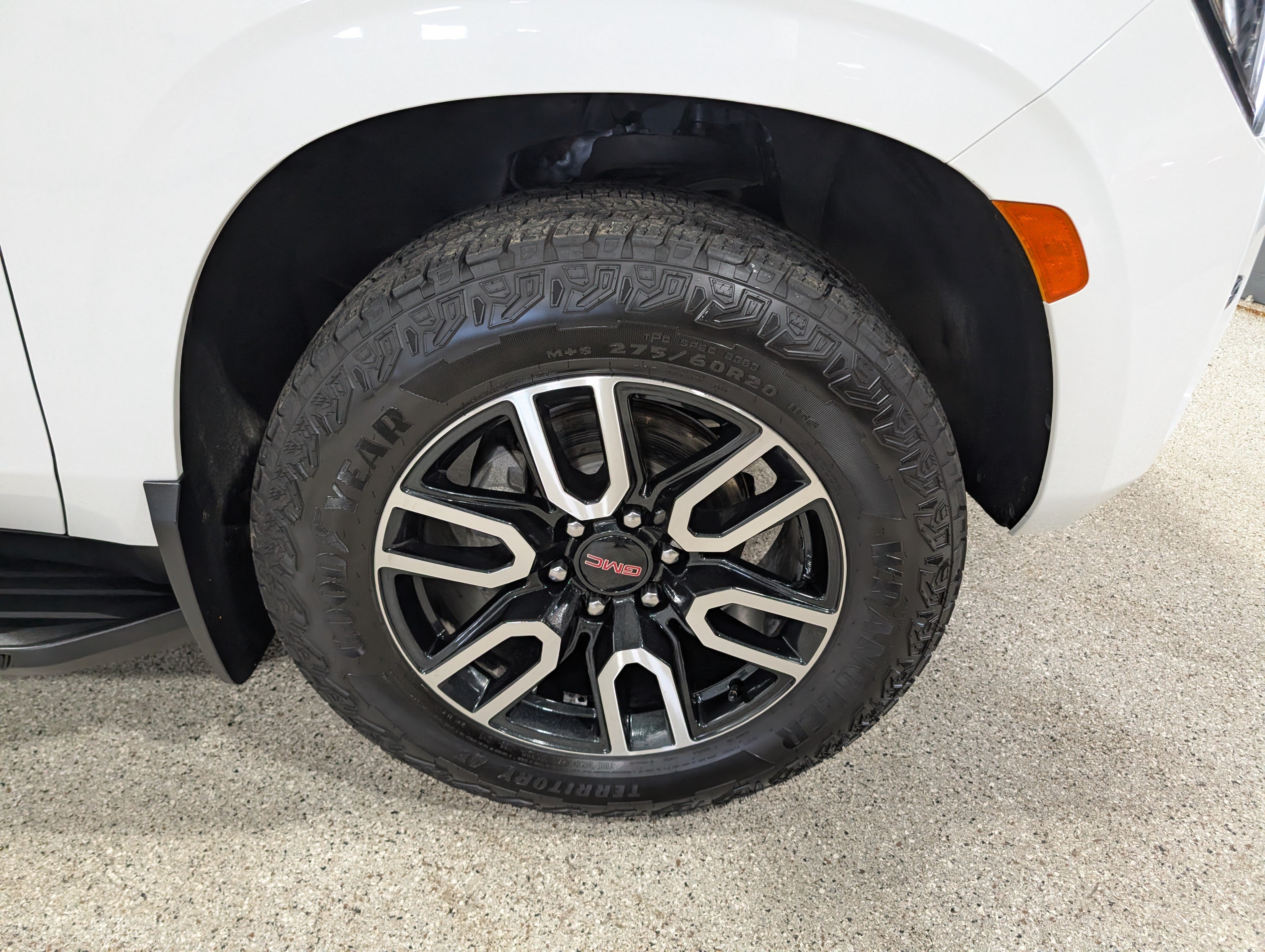 Used 2024 GMC Yukon AT4 w/ Technology Package AWD/4WD image 14