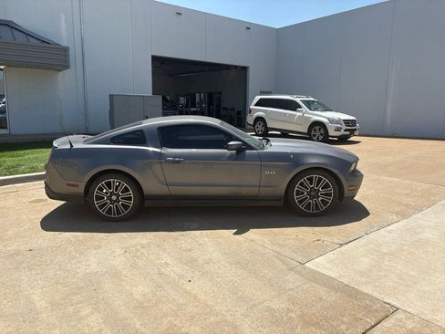 Used 2012 Ford Mustang GT Premium w/ HID Headlamps & Security Pkg RWD image 2