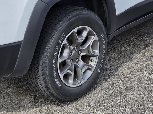 Used 2022 Jeep Cherokee Trailhawk AWD/4WD image 14