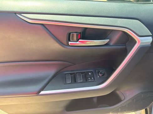 Used 2019 Toyota RAV4 XLE Premium FWD image 25
