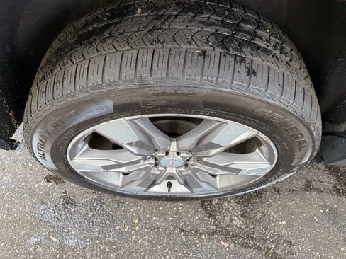 Used 2019 GMC Acadia SLT w/ LPO, Floor Liner Package image 50