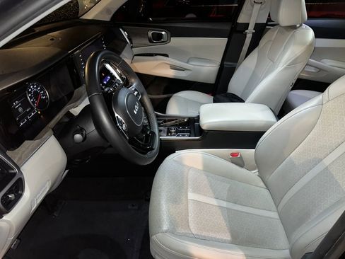 Used 2023 Kia Sorento S w/ Panoramic Sunroof Package image 10