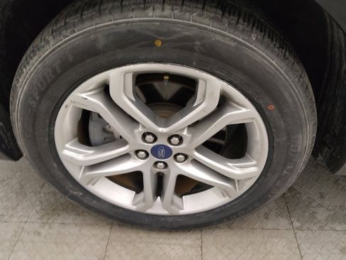 Used 2017 Ford Edge Titanium w/ Technology Package image 31