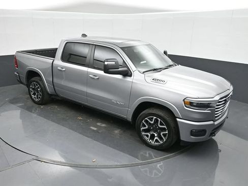 Used 2025 RAM 1500 Laramie AWD/4WD image 32