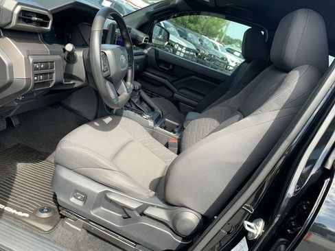 Certified 2024 Toyota Tacoma SR5 AWD/4WD image 18