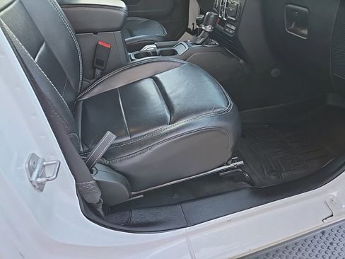 Used 2018 Jeep Wrangler Unlimited Sahara image 81