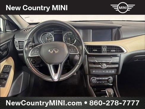 Used 2018 INFINITI QX30 Premium w/ Navigation Package image 18
