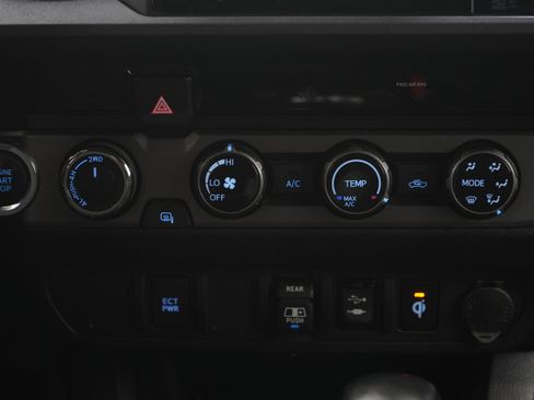 Used 2018 Toyota Tacoma TRD Off-Road AWD/4WD image 20