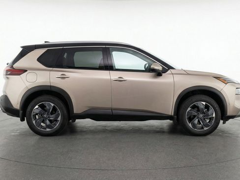 Used 2025 Nissan Rogue SV AWD/4WD image 11