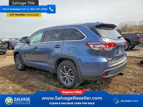 Used 2019 Toyota Highlander XLE image 3
