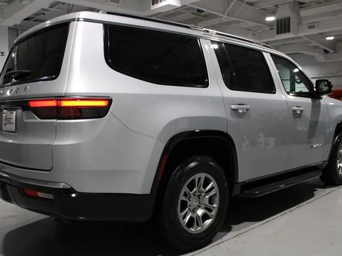 Used 2023 Jeep Wagoneer 4WD image 33