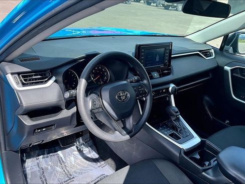 Used 2021 Toyota RAV4 LE w/ Carpet Mat Package (TMS) AWD/4WD image 14