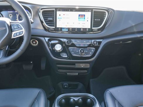 New 2026 Chrysler Voyager LX image 14