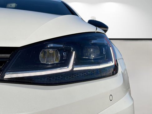 Used 2018 Volkswagen Golf R 4-Door image 9