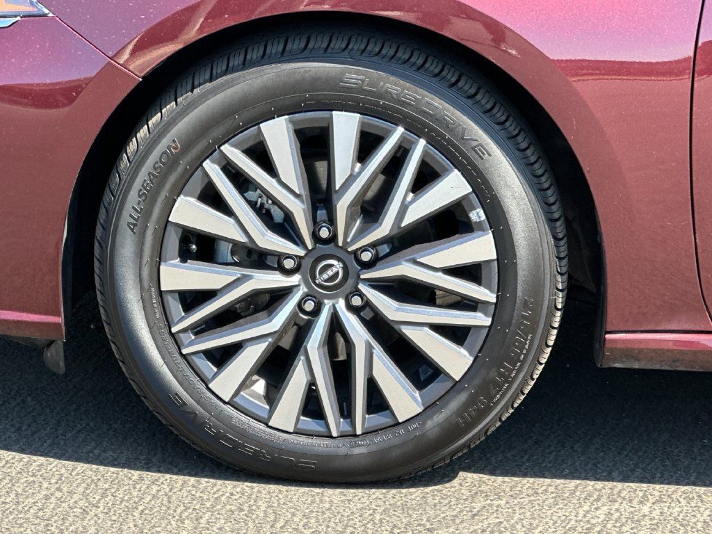 Used 2025 Nissan Altima 2.5 SV FWD image 23